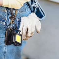 Breloc cu lanternă reîncărcabilă,dimensiune 6 x 4,5 x 2 cm